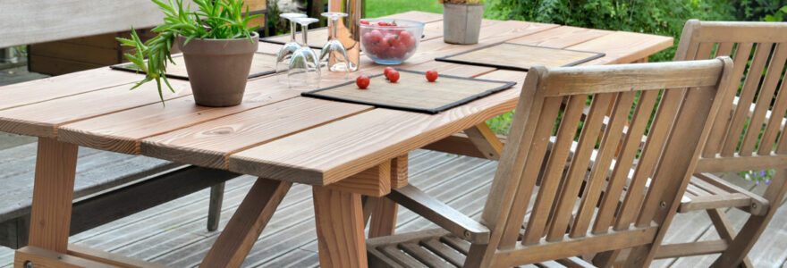 table de jardin en bois