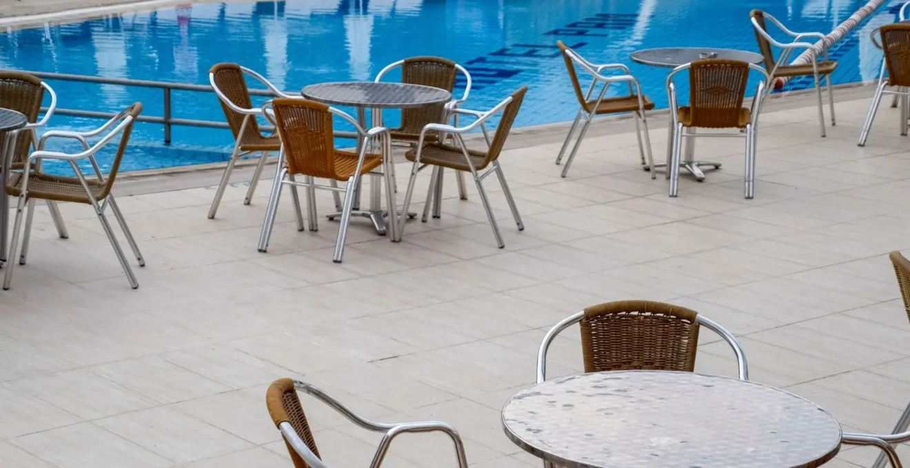 table extérieure aluminium.jpg